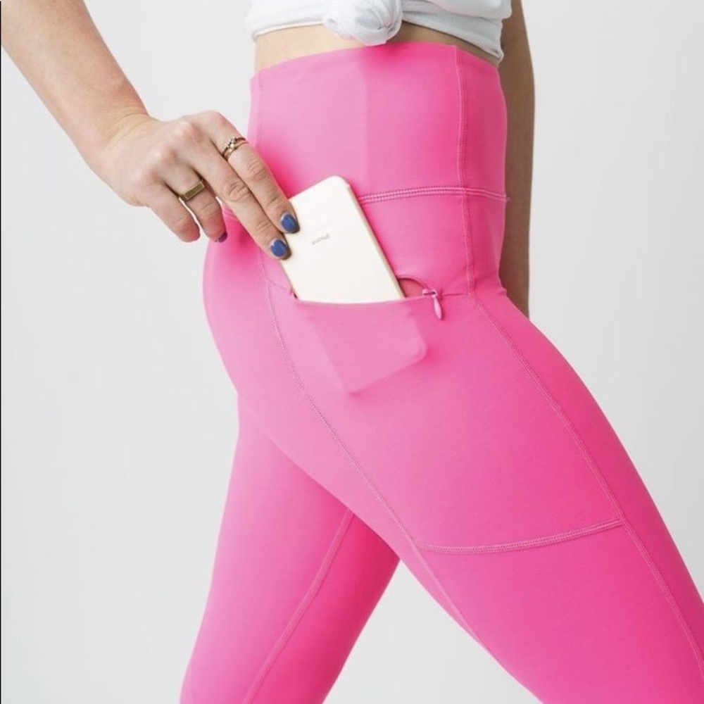 Zyia Pink zipper pocket Light n Tight Crop